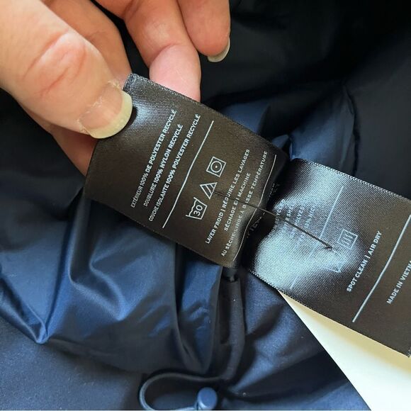 Askov Finlayson Women’s Medium Puffer Vest. - Picture 7 of 12